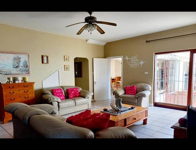 9 BEDROOM HOUSE FOR SALE IN SHELLY BEACH